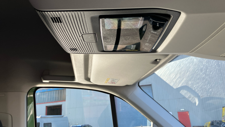 Volkswagen Crafter Cr35 Mwb Diesel Fwd 2.0 TDI 140PS Commerce Plus High Roof Van